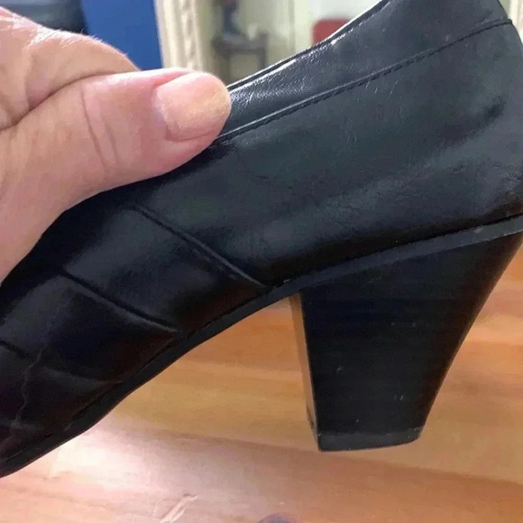 Life Stride black leather heels,side elastic for comfort, 2 1/2 “ heel, Size 9.5 - Picture 4 of 13